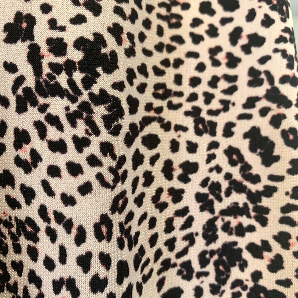 DKNY Animal Print faux wrap short sleeve stretch blouse, size medium - Picture 2 of 6